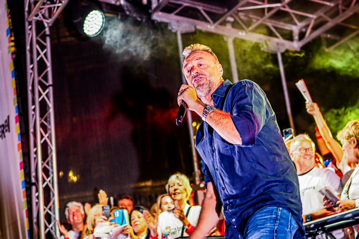 Tom Waes @ Vlaanderen Zingt Antwerpen, foto 7, foto's door Dorien Goetschalckx - FrontView Magazine