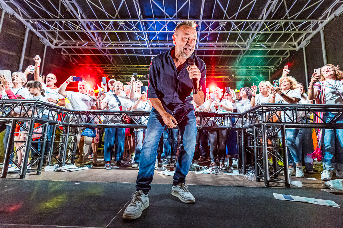 Tom Waes @ Vlaanderen Zingt Antwerpen, foto 8, foto's door Dorien Goetschalckx - FrontView Magazine