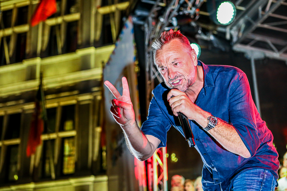 Tom Waes @ Vlaanderen Zingt Antwerpen, foto 9, foto's door Dorien Goetschalckx - FrontView Magazine