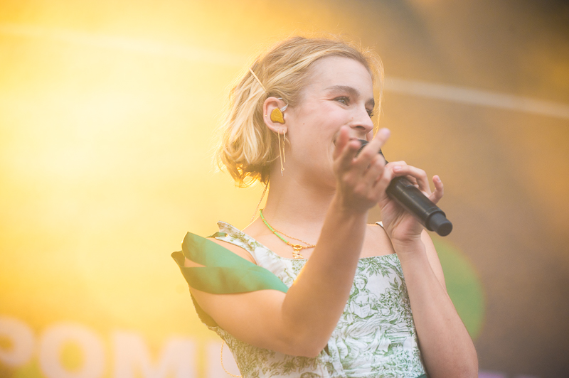 Pommelien Thijs @ Herentals Feest, picture 4, photographed by Gert Daemen - FrontView Magazine