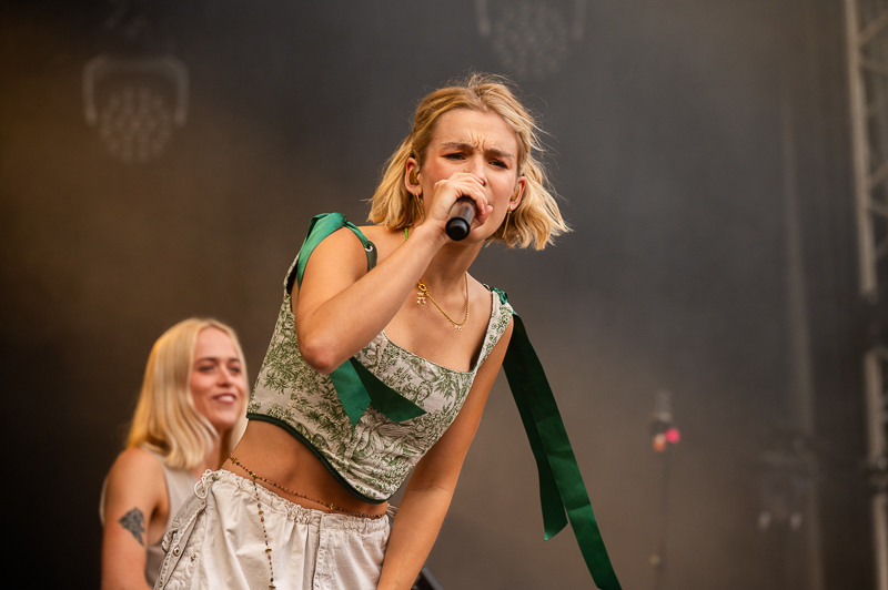 Pommelien Thijs @ Herentals Feest, picture 6, photographed by Gert Daemen - FrontView Magazine