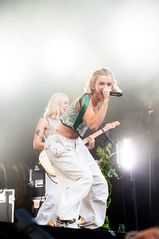 Pommelien Thijs @ Herentals Feest, picture 8, photographed by Gert Daemen - FrontView Magazine