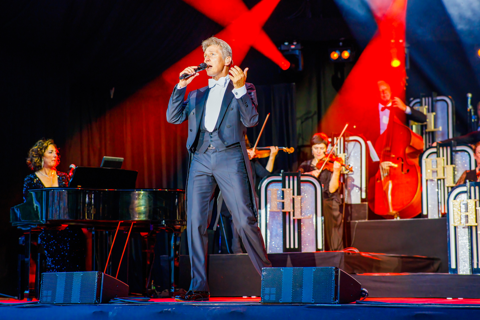 Helmut Lotti Goes Classic Live in Kasteel Van Horst, picture 12, photographed by Paul Jongeneelen - FrontView Magazine