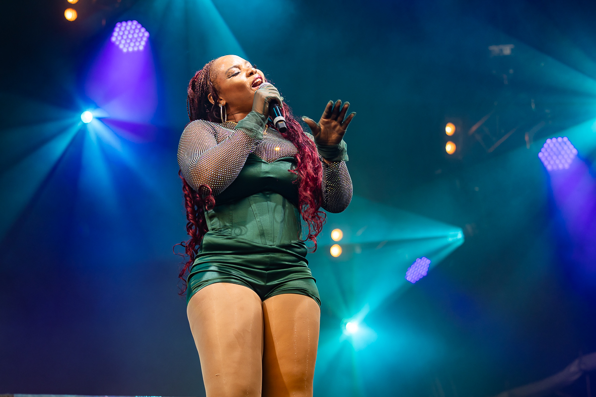 YEMI ALADE @ Sfinks Mixed 2023, picture 2, photographed by Marc Verdonck - FrontView Magazine