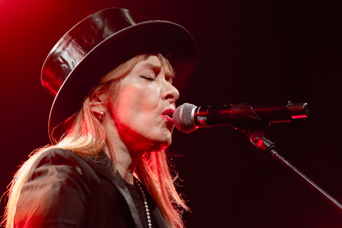 Suzanne Vega @ M-Idzomer Leuven, foto 5, foto's door Luc Klinckaert - FrontView Magazine