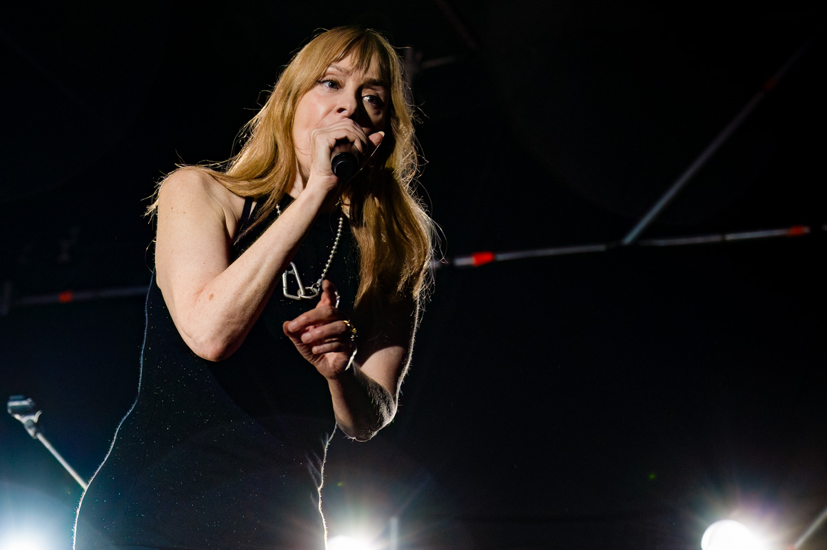 Suzanne Vega @ M-Idzomer Leuven, foto 10, foto's door Luc Klinckaert - FrontView Magazine