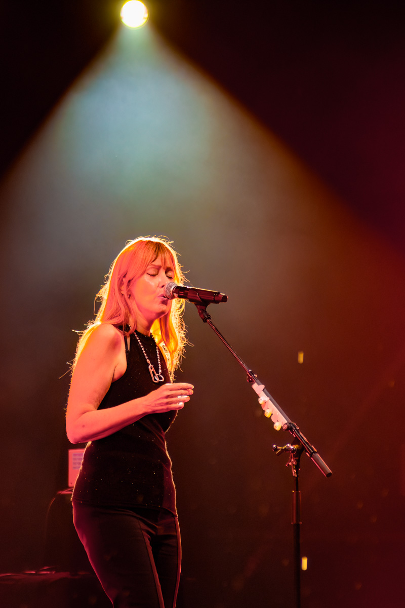Suzanne Vega @ M-Idzomer Leuven, foto 14, foto's door Luc Klinckaert - FrontView Magazine