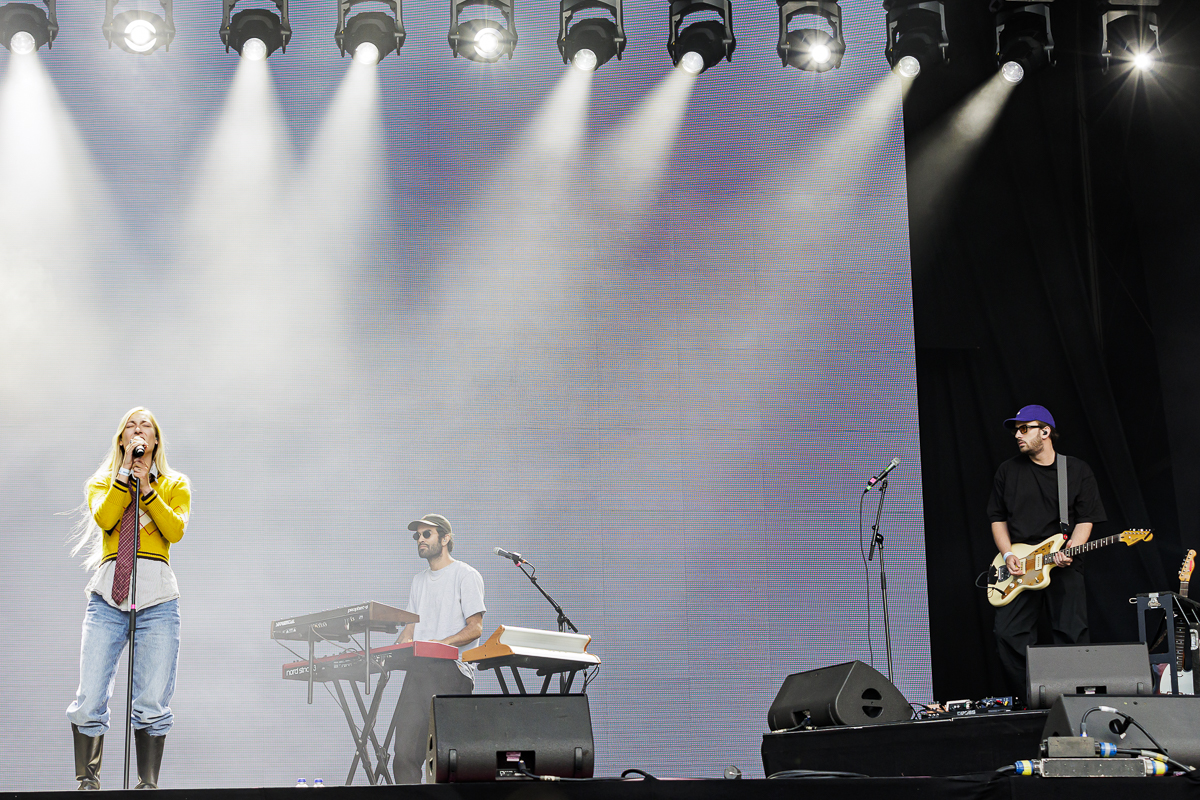 S 10 @ Lokerse Feesten, picture 4, photographed by Peter Smet - FrontView Magazine