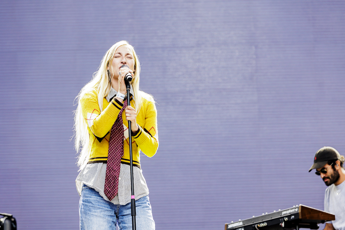 S 10 @ Lokerse Feesten, picture 5, photographed by Peter Smet - FrontView Magazine