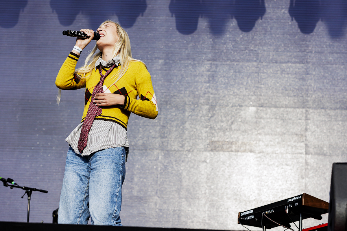 S 10 @ Lokerse Feesten, picture 15, photographed by Peter Smet - FrontView Magazine