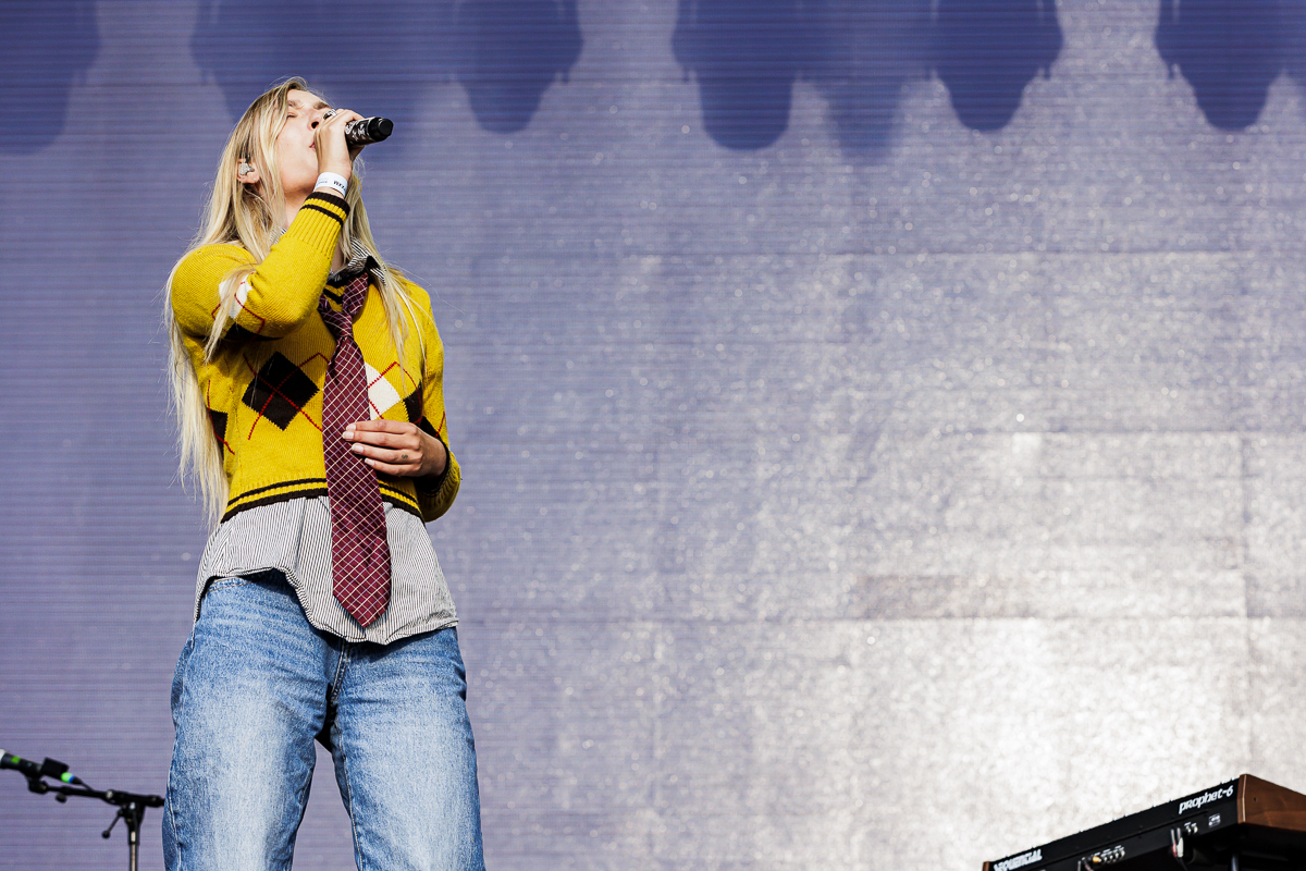 S 10 @ Lokerse Feesten, picture 16, photographed by Peter Smet - FrontView Magazine