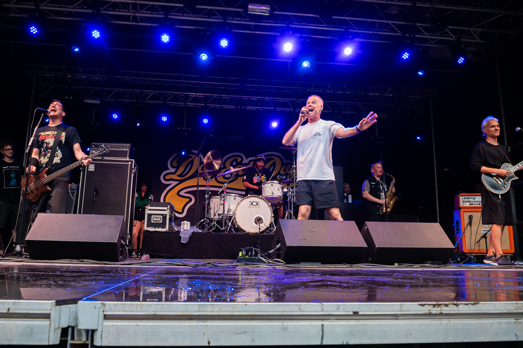 Dog Eat Dog @ Brakrock, picture 12, photographed by Gert Daemen - FrontView Magazine