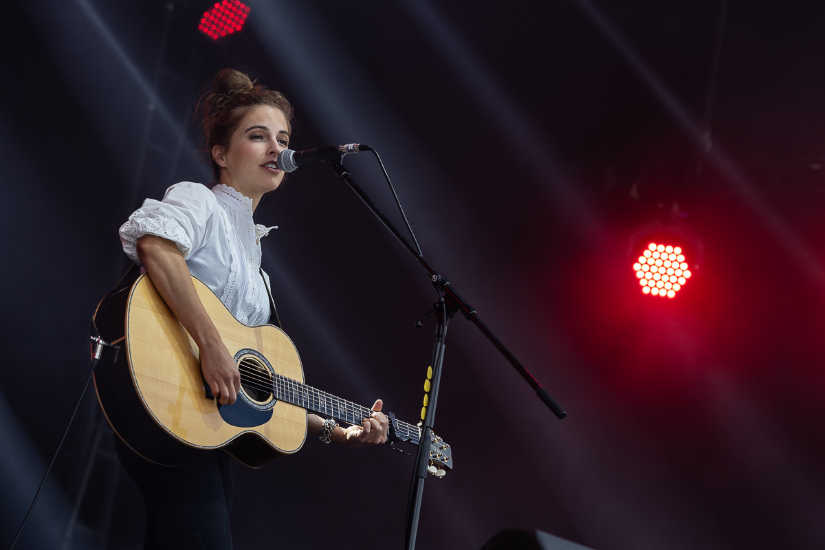 Emmy D'Arc @ Nostalgie Beach Festival 2023 Dag 1, picture 1, photographed by Marc Verdonck - FrontView Magazine