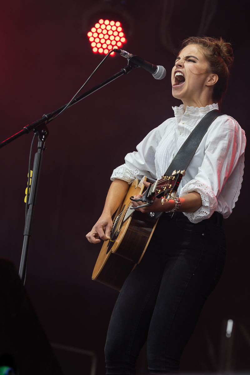Emmy D'Arc @ Nostalgie Beach Festival 2023 Dag 1, picture 3, photographed by Marc Verdonck - FrontView Magazine