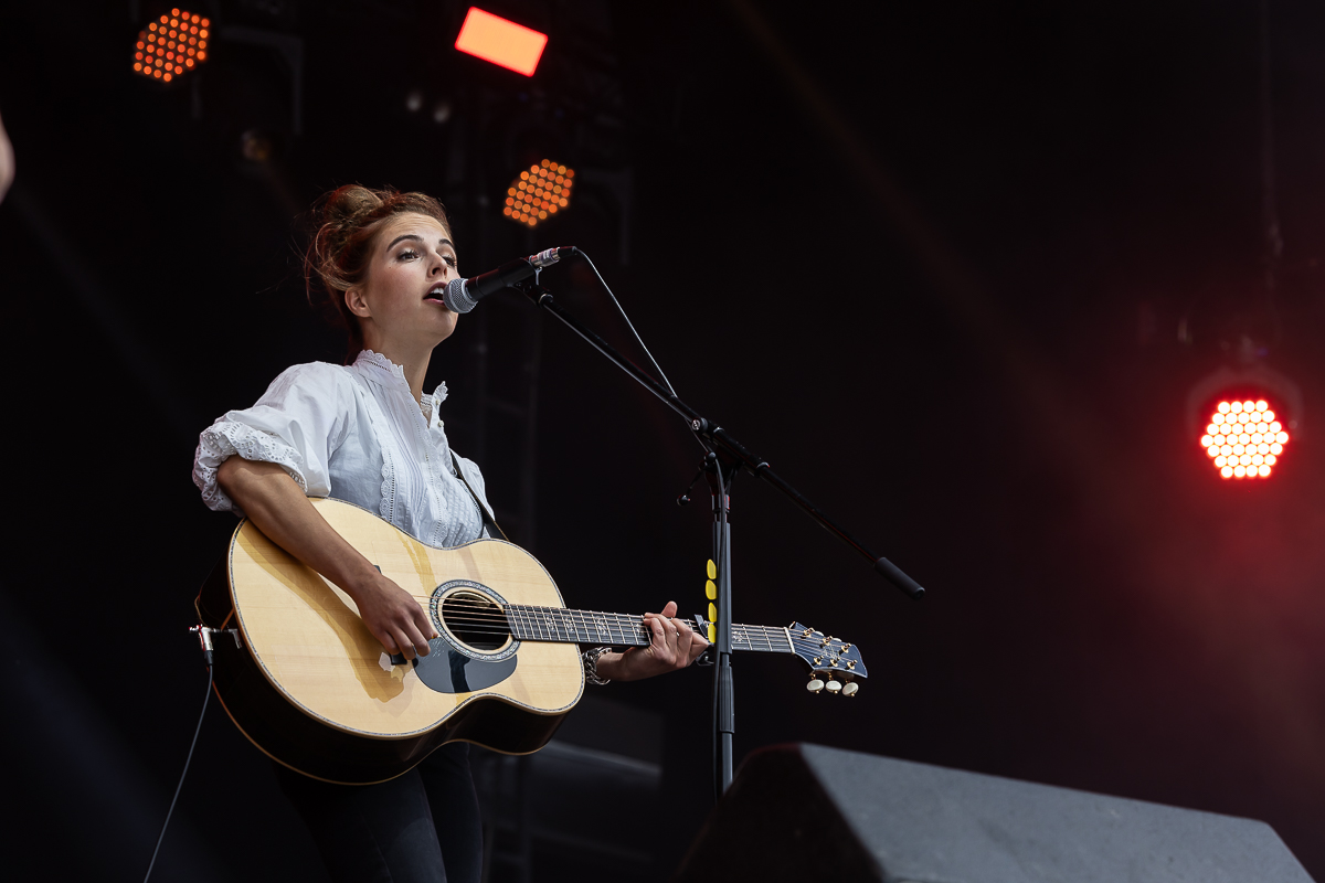 Emmy D'Arc @ Nostalgie Beach Festival 2023 Dag 1, picture 6, photographed by Marc Verdonck - FrontView Magazine