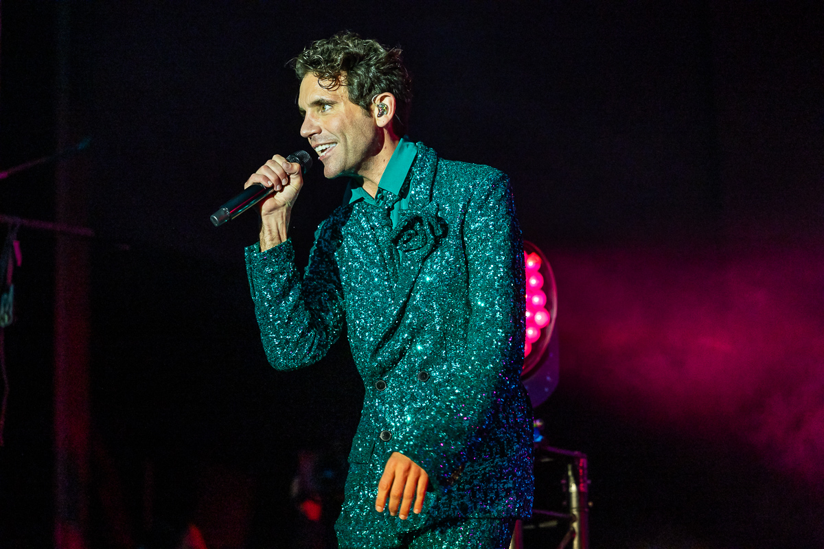 Mika @ Nostalgie Beach Festival 2023 Dag 2, foto 14, foto's door Marc Verdonck - FrontView Magazine