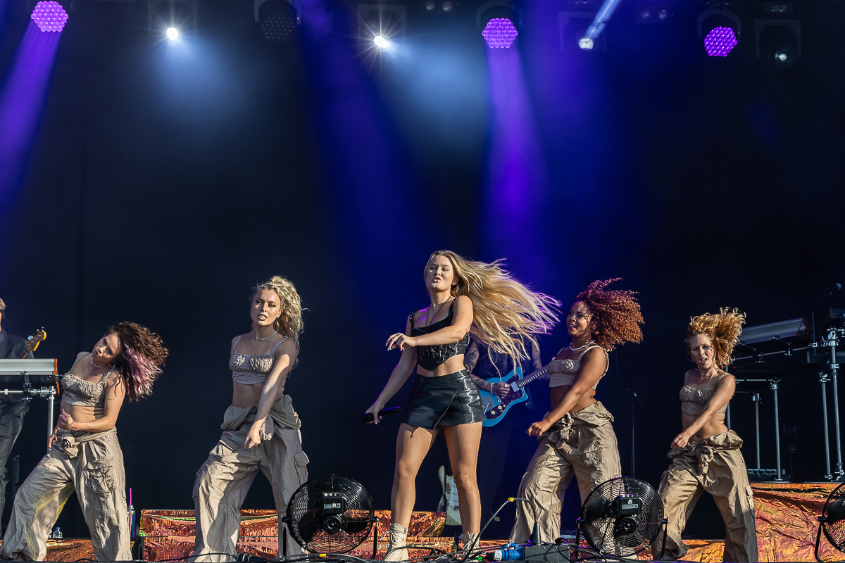 Zara Larsson @ Nostalgie Beach Festival 2023 Dag 1, picture 14, photographed by Marc Verdonck - FrontView Magazine