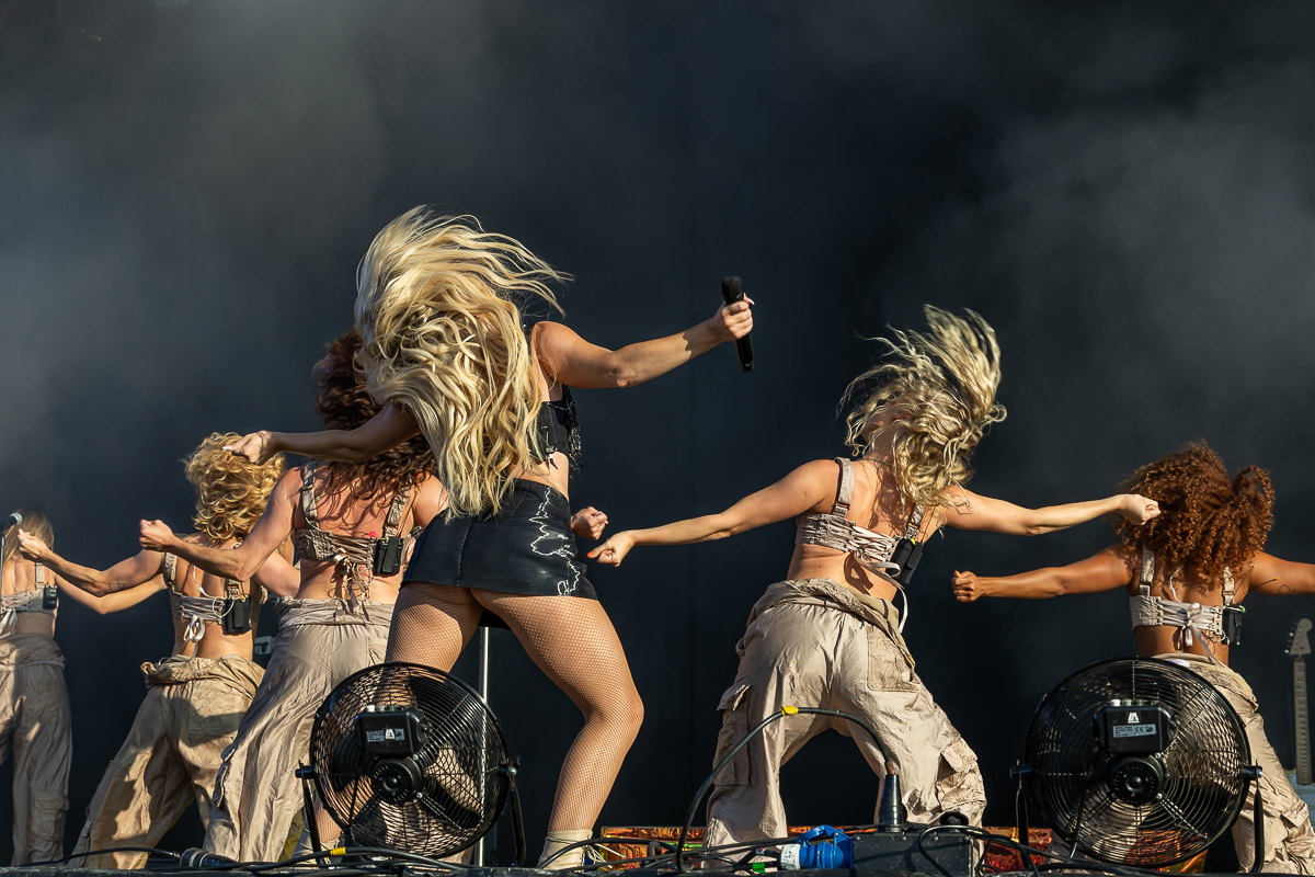 Zara Larsson @ Nostalgie Beach Festival 2023 Dag 1, picture 24, photographed by Marc Verdonck - FrontView Magazine