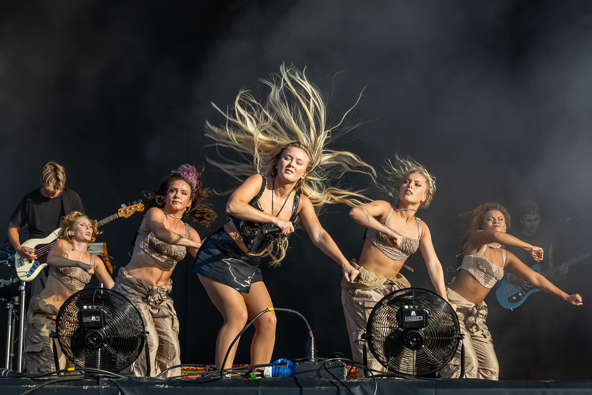 Zara Larsson @ Nostalgie Beach Festival 2023 Dag 1, picture 26, photographed by Marc Verdonck - FrontView Magazine