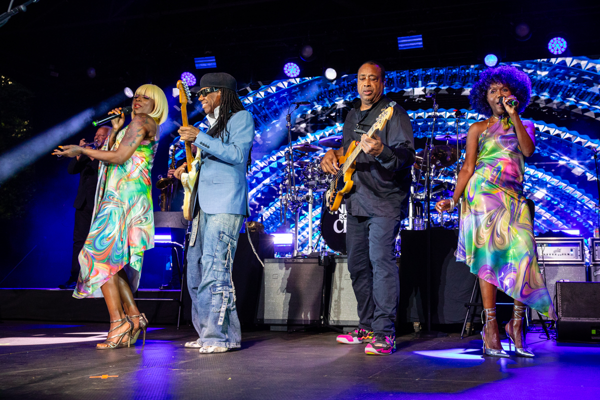 Nile Rodgers & CHIC @ OLT Rivierenhof, picture 3, photographed by Bruno Holvoet - FrontView Magazine