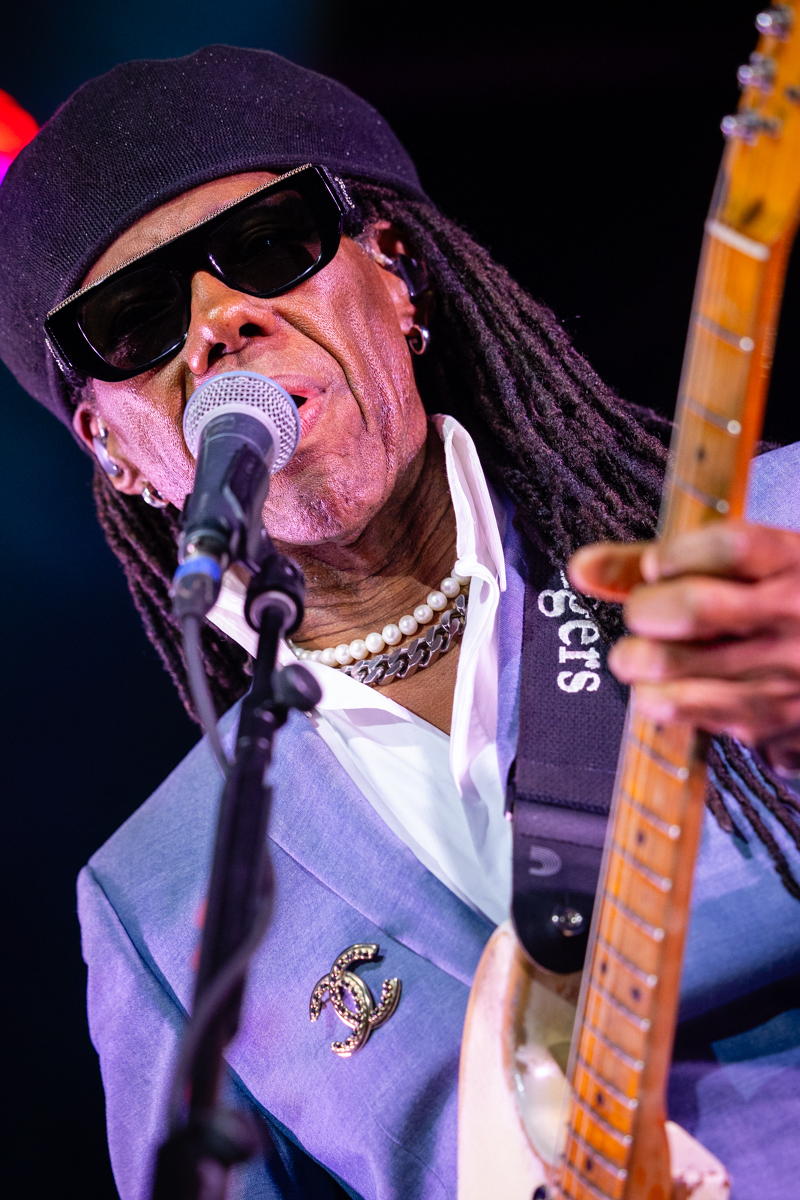 Nile Rodgers & CHIC @ OLT Rivierenhof, picture 5, photographed by Bruno Holvoet - FrontView Magazine