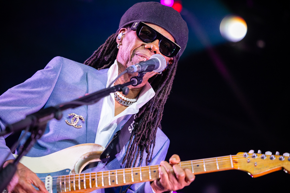 Nile Rodgers & CHIC @ OLT Rivierenhof, picture 7, photographed by Bruno Holvoet - FrontView Magazine