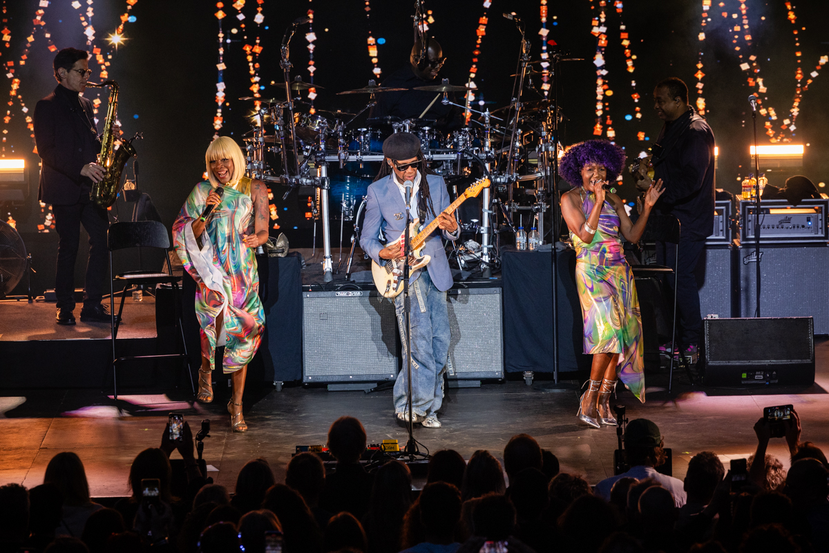 Nile Rodgers & CHIC @ OLT Rivierenhof, picture 11, photographed by Bruno Holvoet - FrontView Magazine