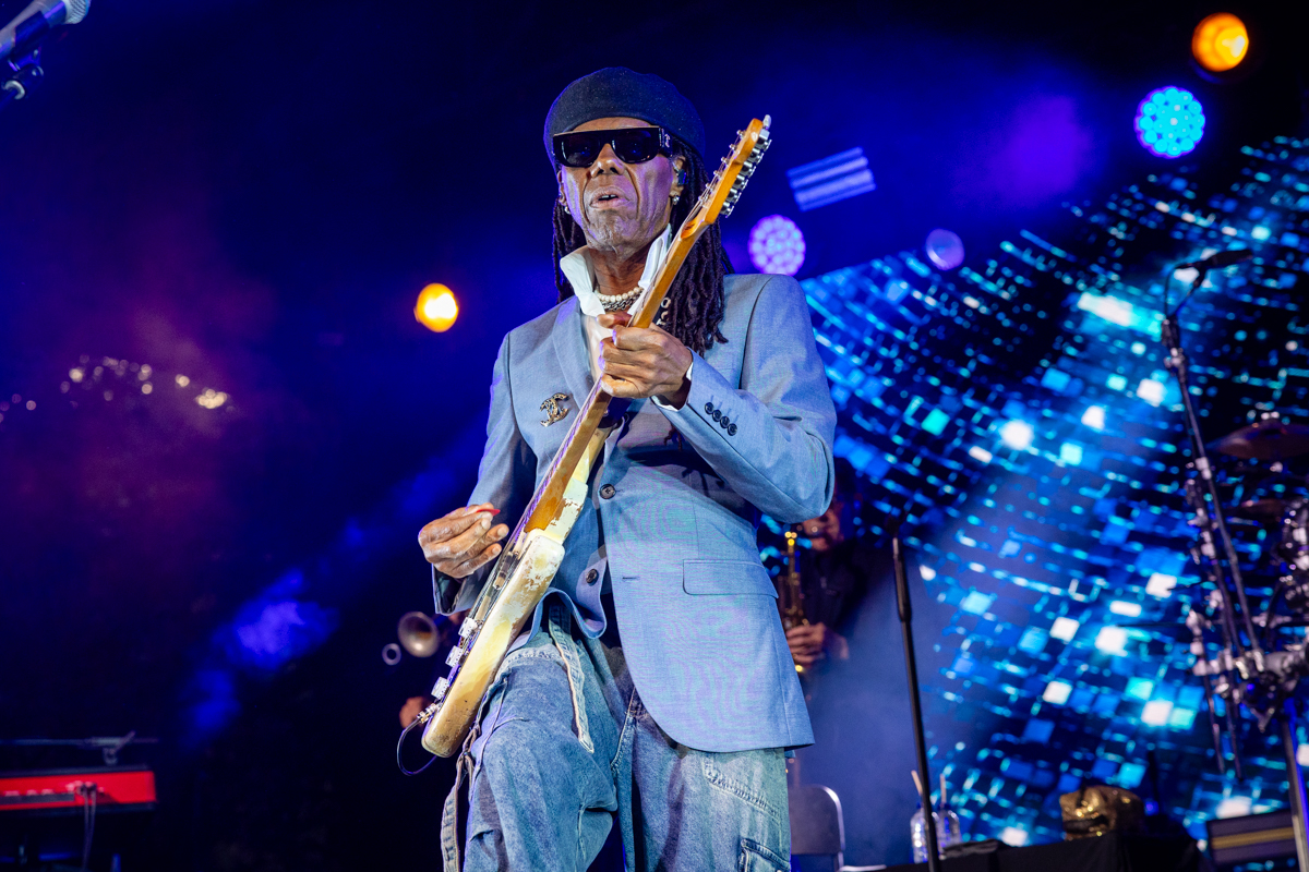 Nile Rodgers & CHIC @ OLT Rivierenhof, picture 16, photographed by Bruno Holvoet - FrontView Magazine