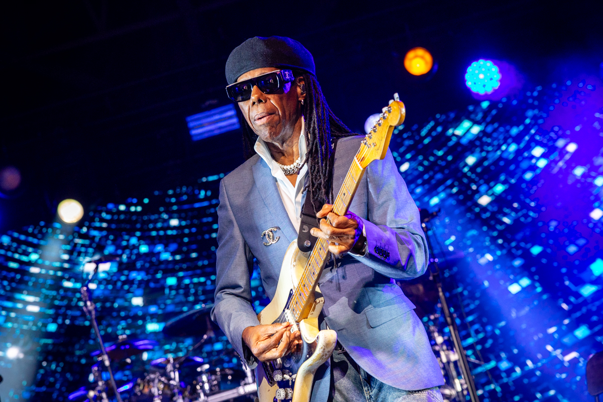 Nile Rodgers & CHIC @ OLT Rivierenhof, picture 17, photographed by Bruno Holvoet - FrontView Magazine