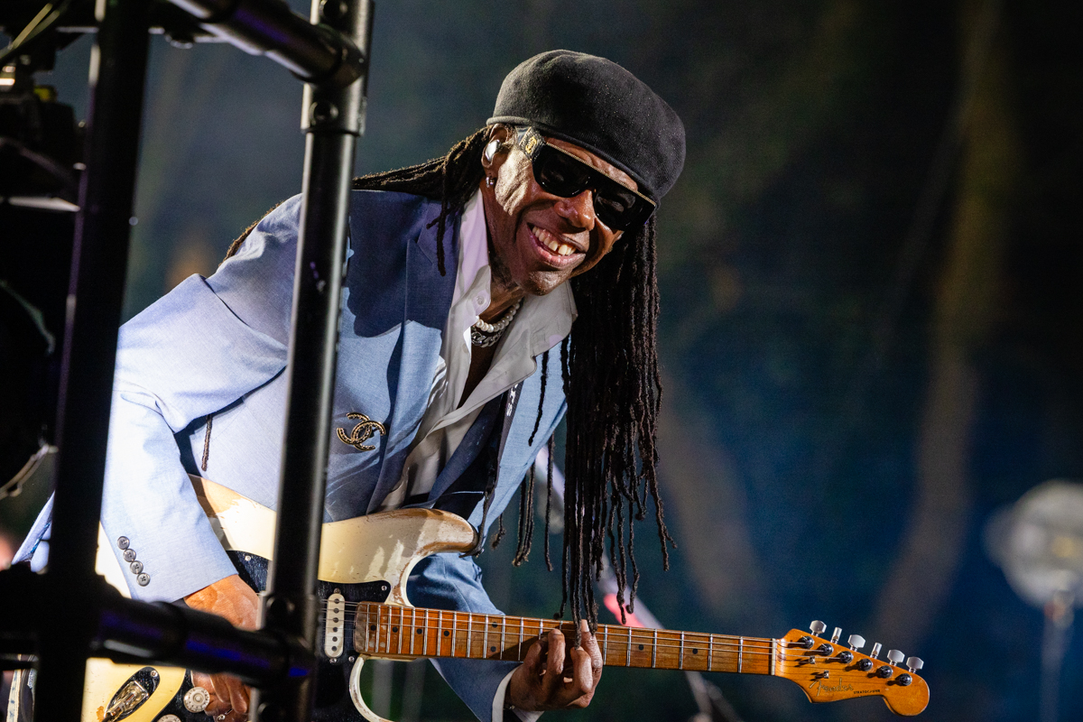 Nile Rodgers & CHIC @ OLT Rivierenhof, picture 19, photographed by Bruno Holvoet - FrontView Magazine