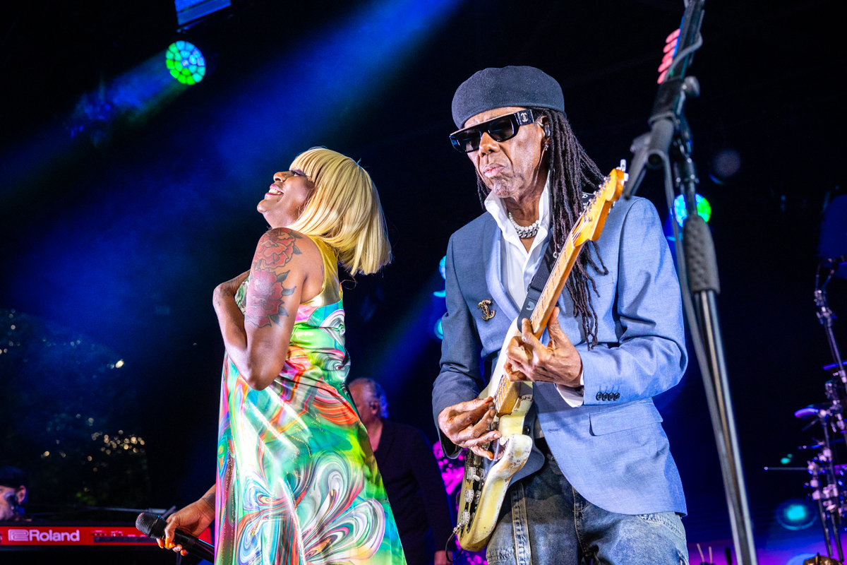 Nile Rodgers & CHIC @ OLT Rivierenhof, picture 24, photographed by Bruno Holvoet - FrontView Magazine