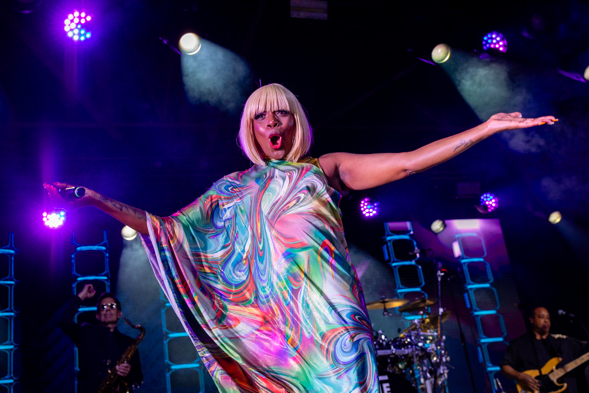 Nile Rodgers & CHIC @ OLT Rivierenhof, picture 25, photographed by Bruno Holvoet - FrontView Magazine