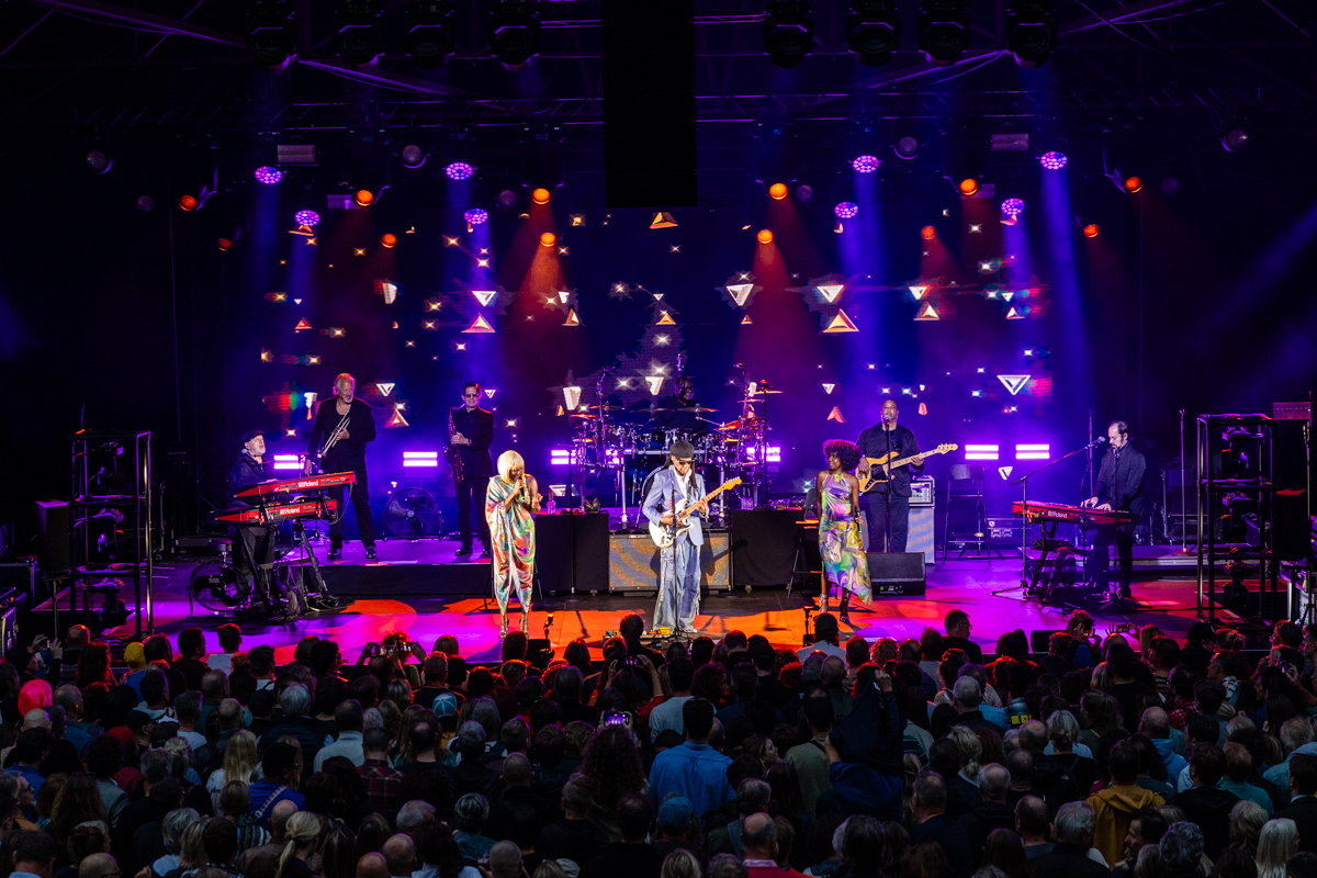 Nile Rodgers & CHIC @ OLT Rivierenhof, picture 26, photographed by Bruno Holvoet - FrontView Magazine