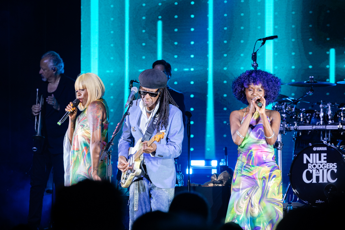 Nile Rodgers & CHIC @ OLT Rivierenhof, picture 27, photographed by Bruno Holvoet - FrontView Magazine