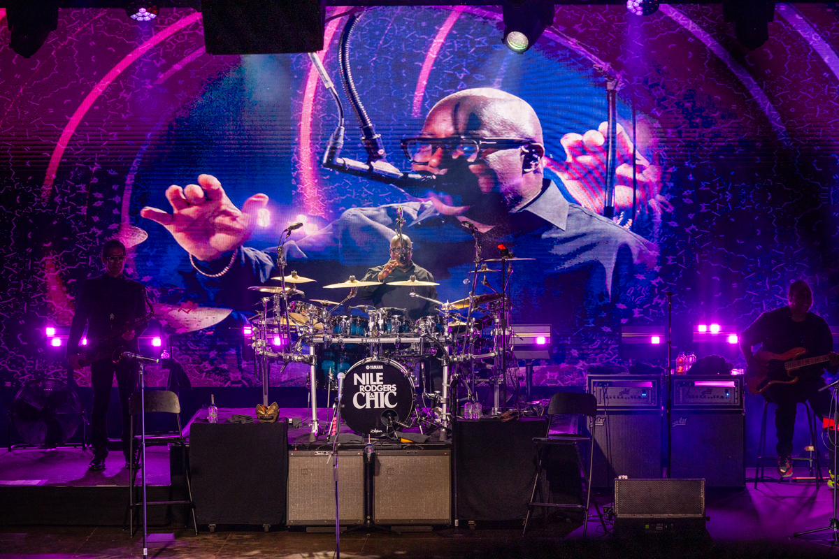 Nile Rodgers & CHIC @ OLT Rivierenhof, picture 29, photographed by Bruno Holvoet - FrontView Magazine