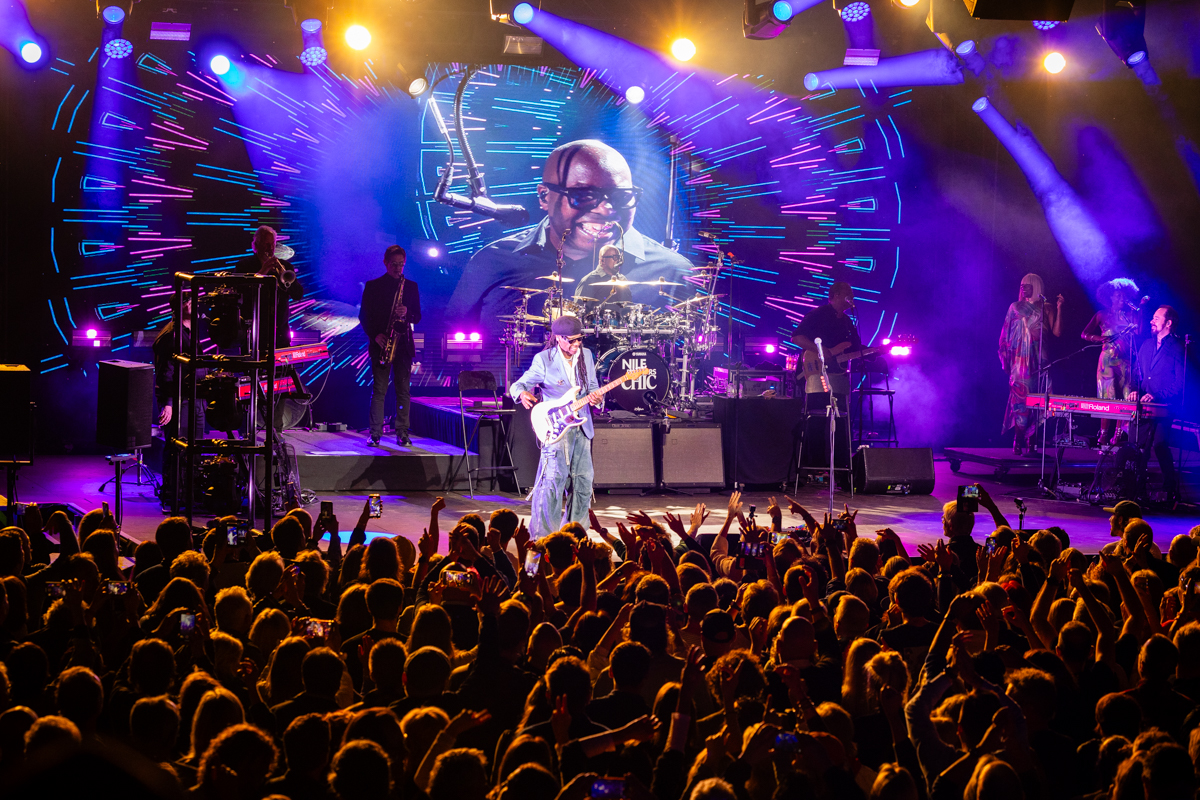 Nile Rodgers & CHIC @ OLT Rivierenhof, picture 30, photographed by Bruno Holvoet - FrontView Magazine