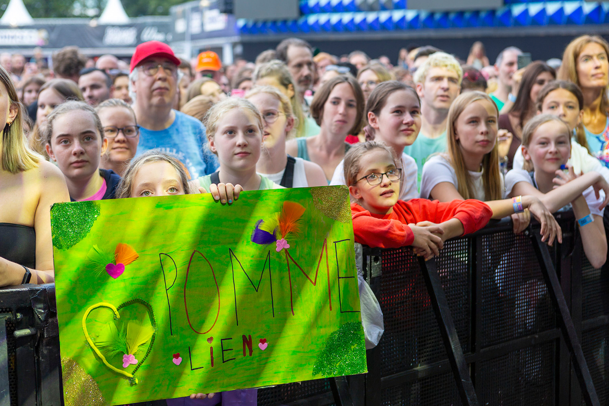 Pommelien Thijs @ Lokerse Feesten 2023, picture 4, photographed by Edwin Houdevelt - FrontView Magazine