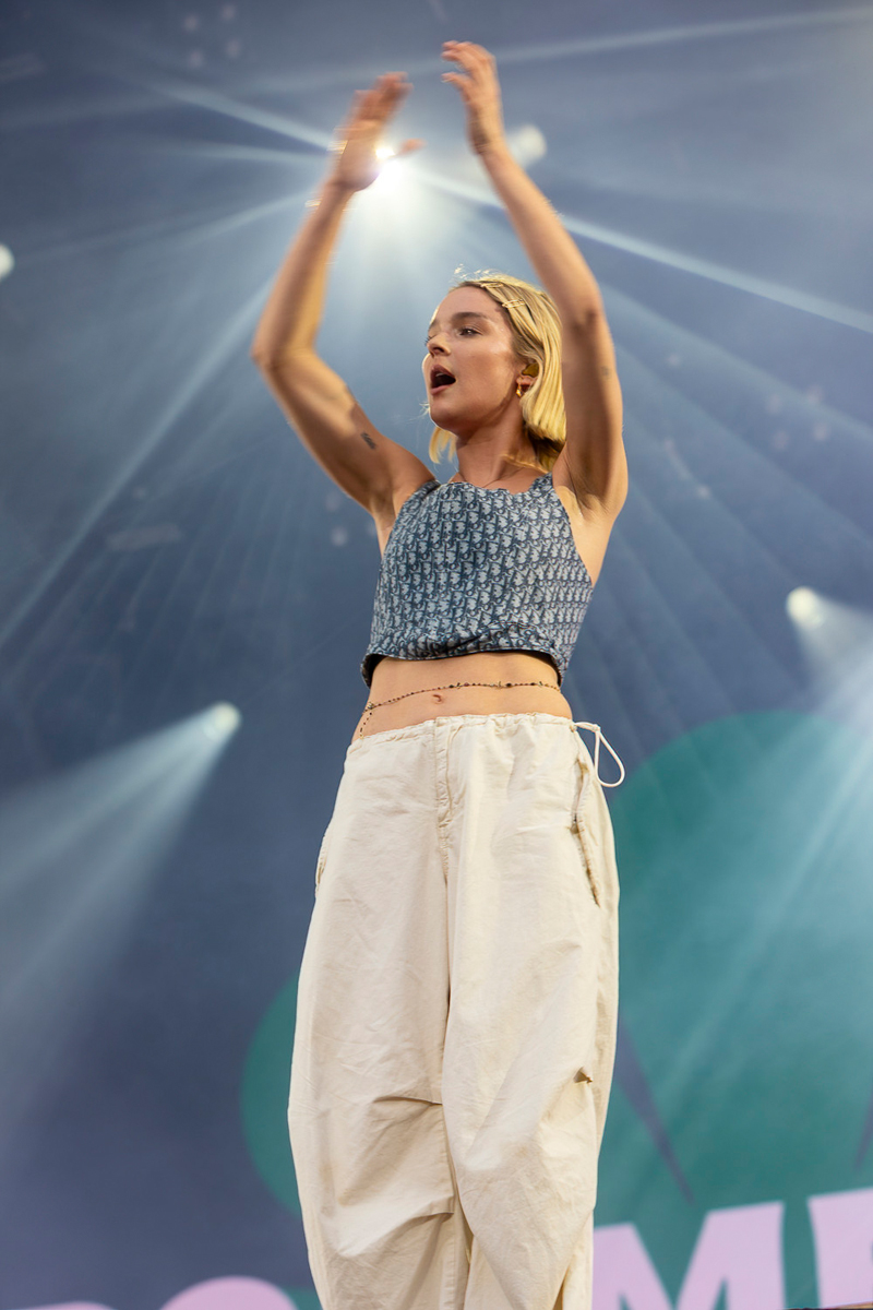 Pommelien Thijs @ Lokerse Feesten 2023, picture 5, photographed by Edwin Houdevelt - FrontView Magazine