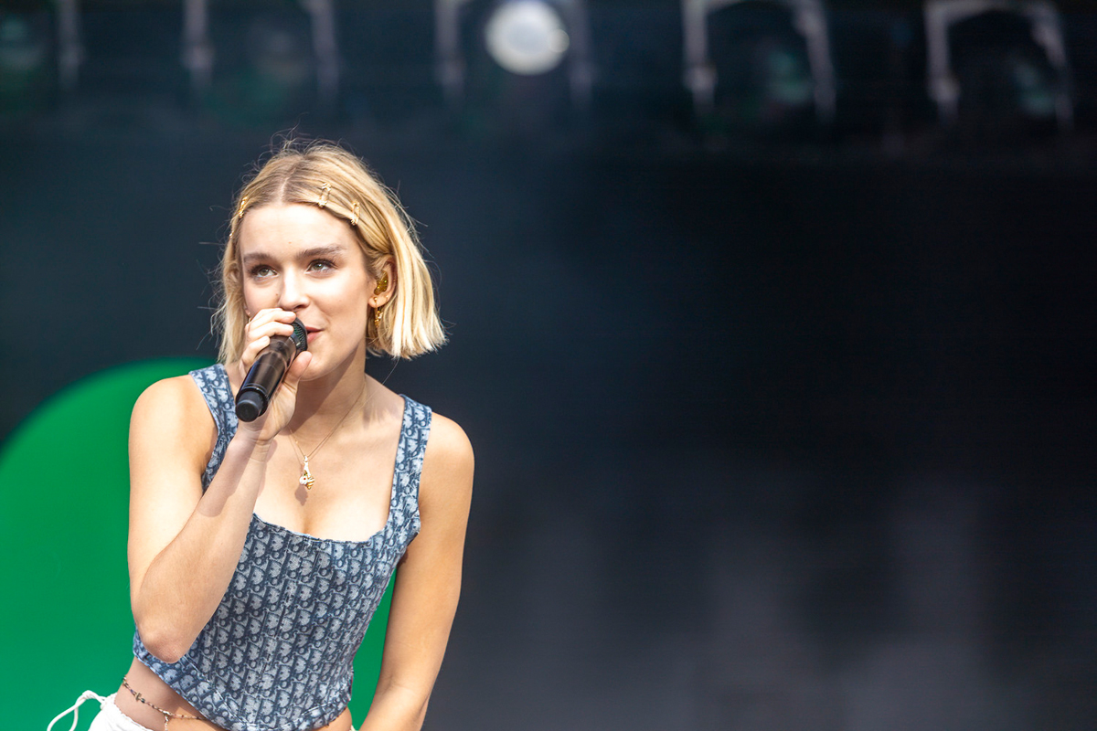 Pommelien Thijs @ Lokerse Feesten 2023, picture 12, photographed by Edwin Houdevelt - FrontView Magazine