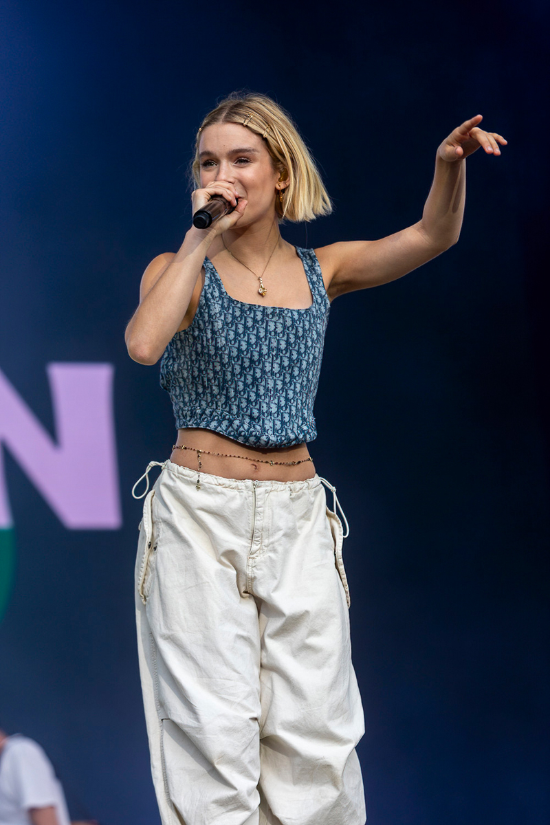 Pommelien Thijs @ Lokerse Feesten 2023, picture 17, photographed by Edwin Houdevelt - FrontView Magazine