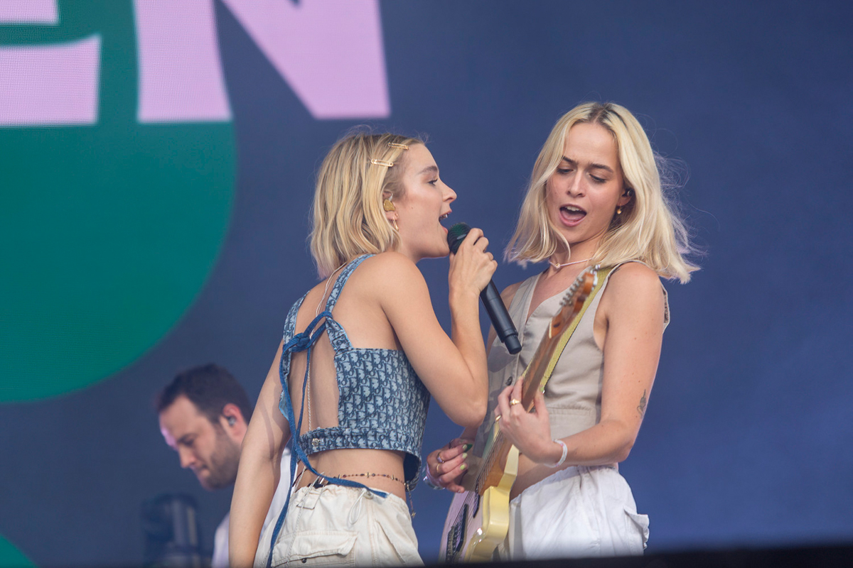 Pommelien Thijs @ Lokerse Feesten 2023, picture 18, photographed by Edwin Houdevelt - FrontView Magazine
