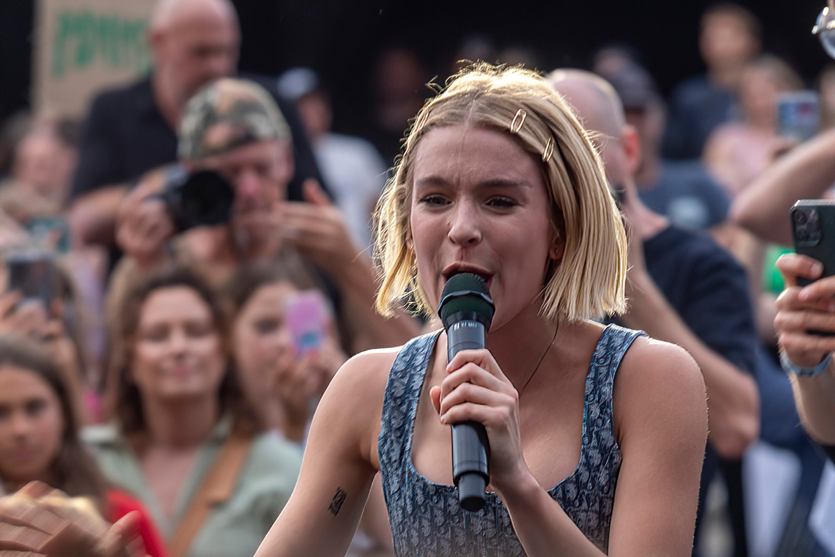 Pommelien Thijs @ Lokerse Feesten 2023, picture 21, photographed by Edwin Houdevelt - FrontView Magazine