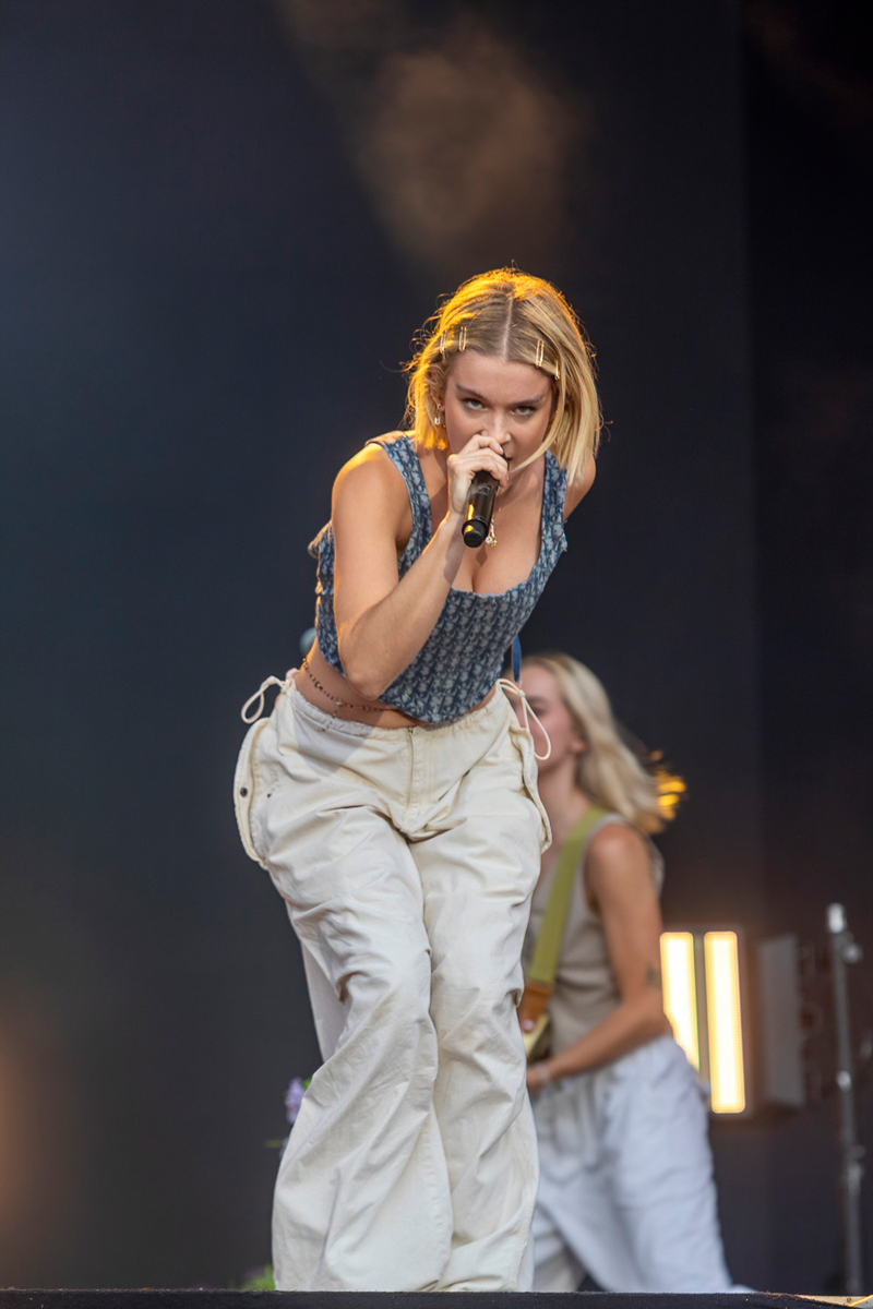 Pommelien Thijs @ Lokerse Feesten 2023, picture 24, photographed by Edwin Houdevelt - FrontView Magazine