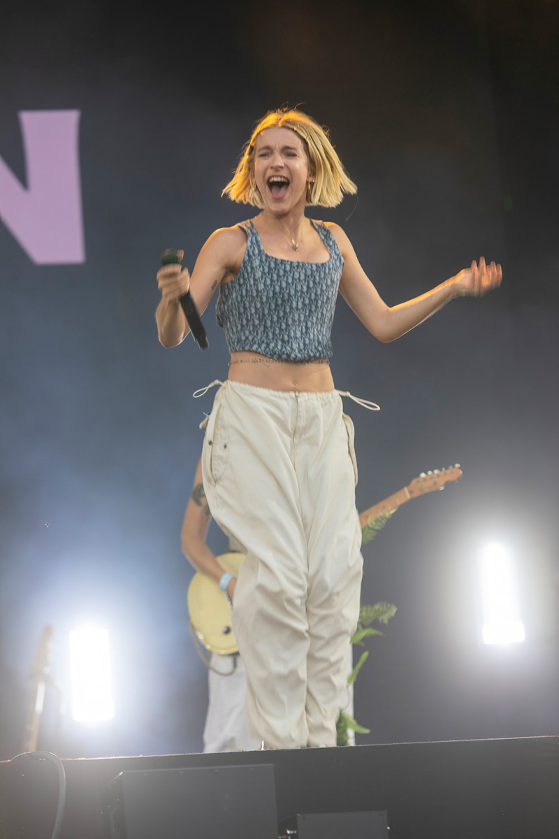 Pommelien Thijs @ Lokerse Feesten 2023, picture 25, photographed by Edwin Houdevelt - FrontView Magazine