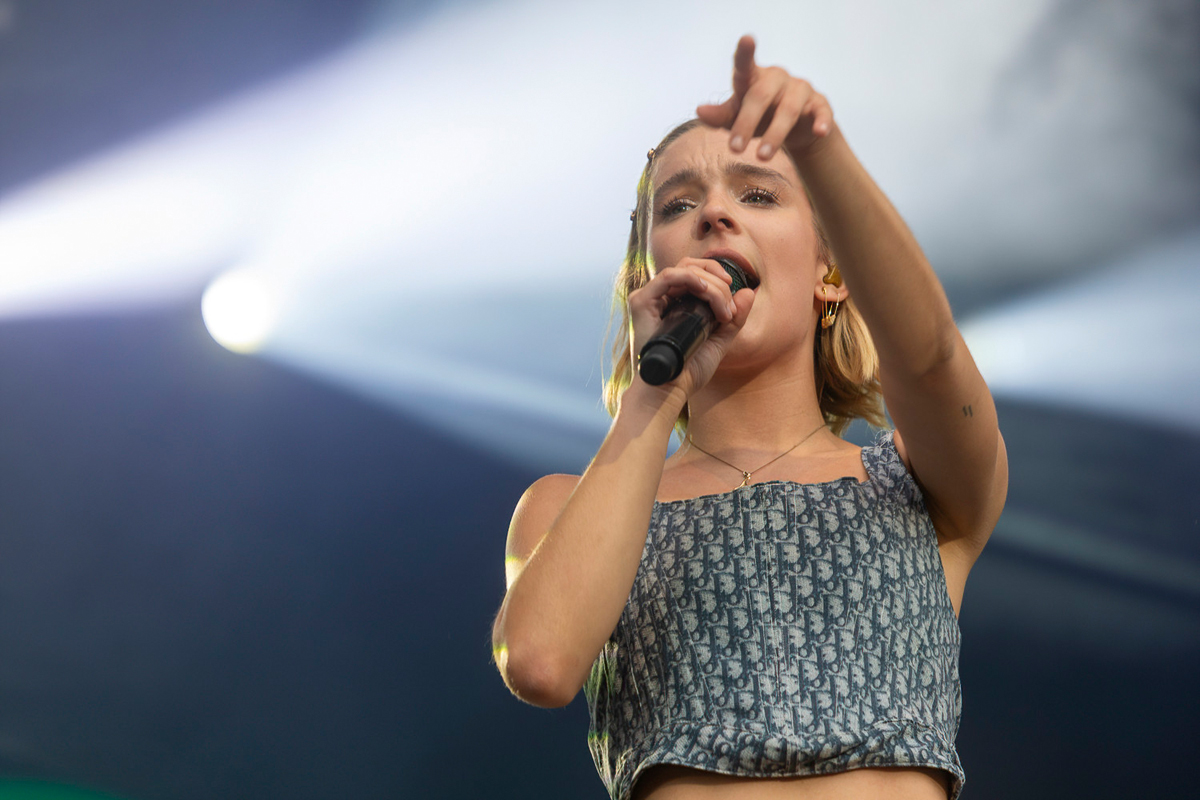 Pommelien Thijs @ Lokerse Feesten 2023, picture 30, photographed by Edwin Houdevelt - FrontView Magazine