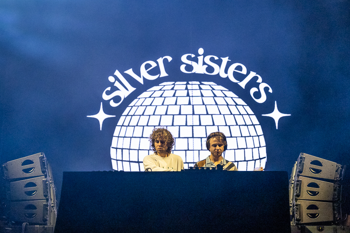 Silver Sisters @ Lokerse Feesten 2023, picture 4, photographed by Marc Verdonck - FrontView Magazine