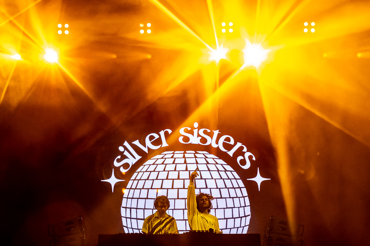 Silver Sisters @ Lokerse Feesten 2023, picture 10, photographed by Marc Verdonck - FrontView Magazine