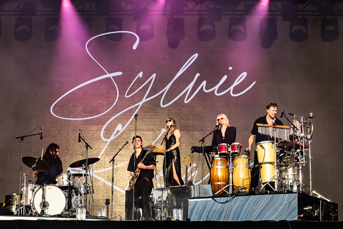 Sylvie Kreusch @ Lokerse Feesten 2023, picture 9, photographed by Marc Verdonck - FrontView Magazine