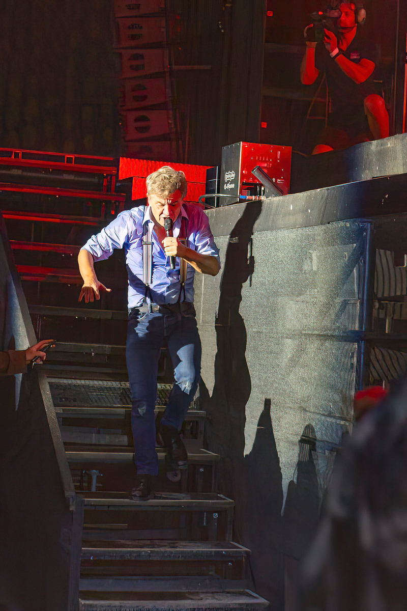 Bart Peeters @ Lokerse Feesten 2023, picture 2, photographed by Edwin Houdevelt - FrontView Magazine