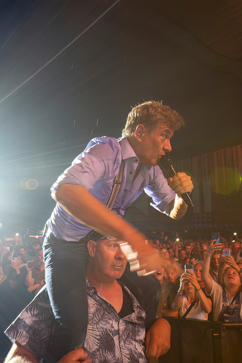 Bart Peeters @ Lokerse Feesten 2023, picture 7, photographed by Edwin Houdevelt - FrontView Magazine